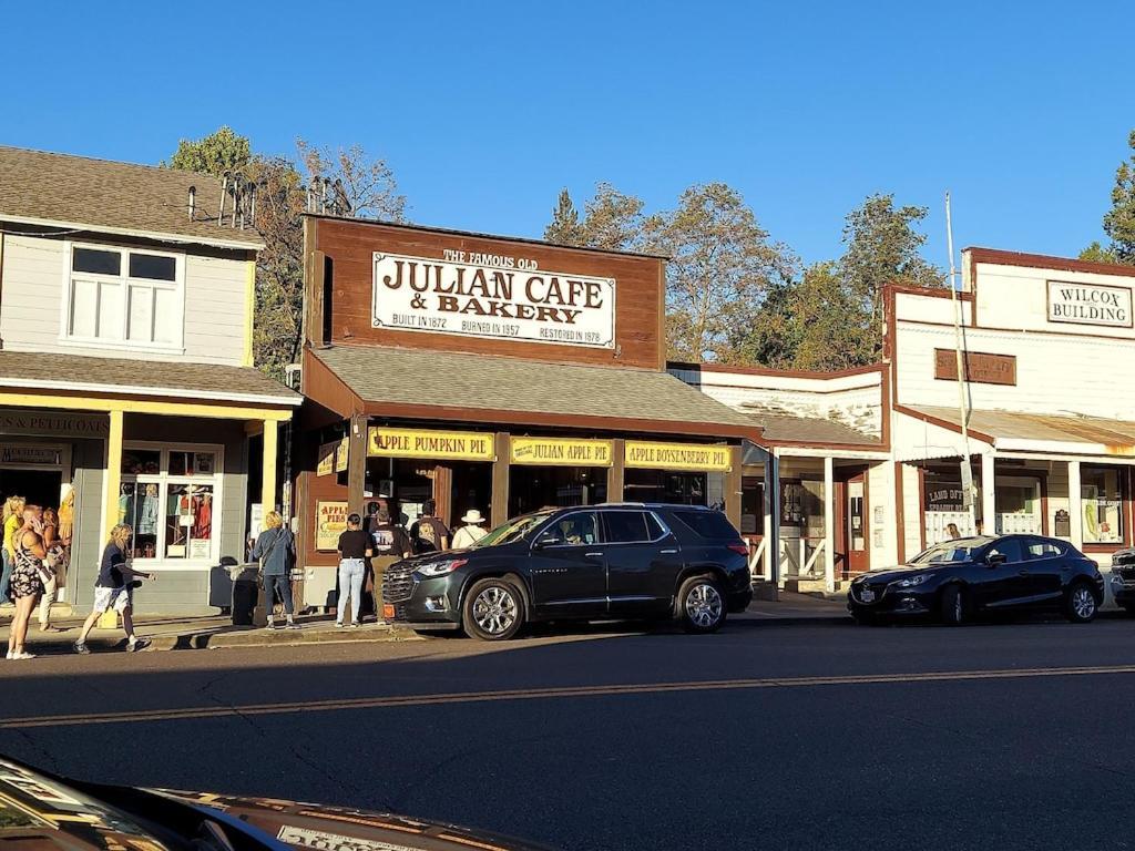Julian House Of Games Villa Exterior photo